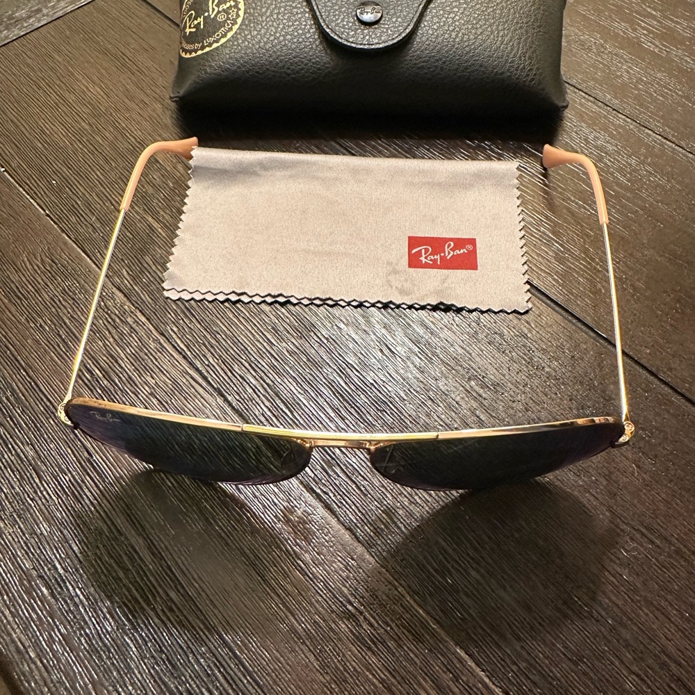 Ray-Ban Classic Aviator Sunglasses - Picture 2 of 2